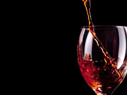 Consumir bebidas alcoólicas pode proteger contra reumatite Foto: Getty Images
