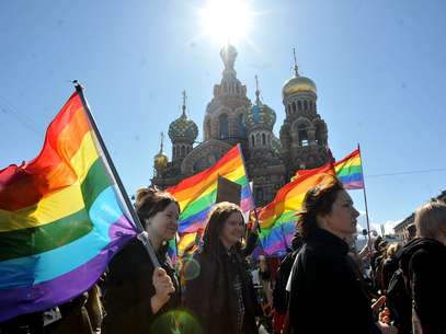 Passeata em defesa dos direitos dos homossexuais em São Petersburgo Foto: AFP