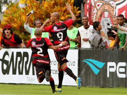 Dinei marcou o gol do Vitória no empate por 1 a 1 com o Bahia Foto: Edson Ruiz / Gazeta Press