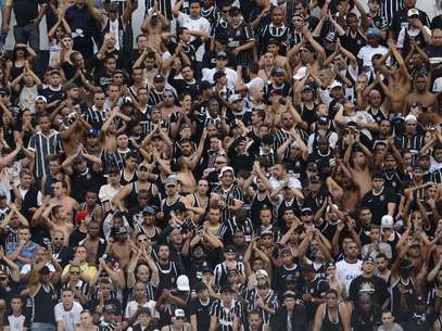 Corintianos vão apoiar o time no Morumbi, contra o São Paulo Foto: Ricardo Matsukawa / Terra
