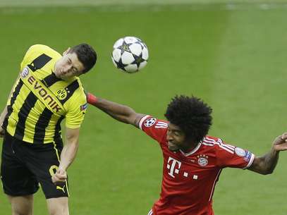 Dante fez pênalti no segundo tempo e permitiu empate do Borussia Dortmund Foto: AP