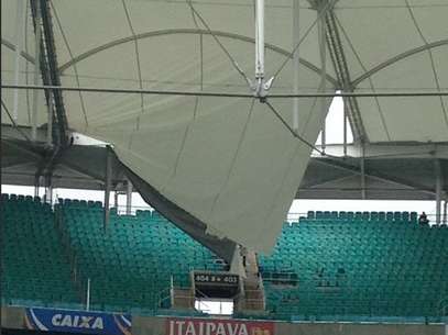 Parte da cobertura da Fonte Nova rompeu na manhã desta segunda Foto: Instagram / Reprodução