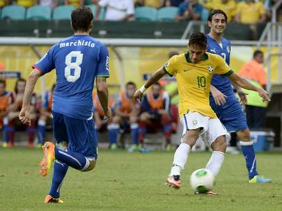 Neymar fez um golaço de falta, surpreendendo o goleiro Buffon Foto: Ricardo Matsukawa / Terra