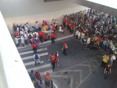 O manifestante foi levado ao Hospital João XXIII Foto: Ney Rubens / Especial para Terra