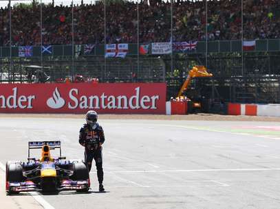 Alemão da Red Bull era líder, mas deixou corrida a dez voltas do fim; ainda assim, segue na liderança do Mundial Foto: Getty Images