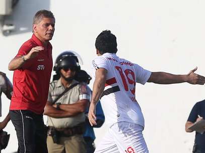 Reestreia de Paulo Autuori ocorreu em derrota para o Vitória em Salvador Foto: Rubens Chiri/São Paulo FC / Divulgação Reestreia de Paulo Autuori ocorreu em derrota para o Vitória em Salvador Foto: Rubens Chiri/São Paulo FC / Divulgação