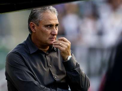 Tite ainda aguarda para definir presenças de Douglas e Emerson Foto: Bruno Santos / Terra