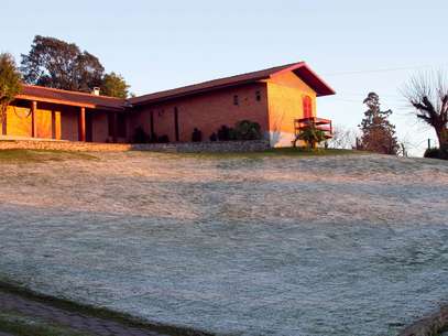 A geada negra é mais intensa que a branca (na foto, a cidade gaúcha de Caxias do Sul) porque congela a planta internamente, e não apenas a sua superífice Foto: Luca Erbes / Futura Press A geada negra é mais intensa que a branca (na foto, a cidade gaúcha de Caxias do Sul) porque congela a planta internamente, e não apenas a sua superífice Foto: Luca Erbes / Futura Press