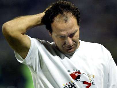 Em Manizales: de costas, não viu o São Paulo ficar fora da final da Libertadores Foto: AFP Em Manizales: de costas, não viu o São Paulo ficar fora da final da Libertadores Foto: AFP