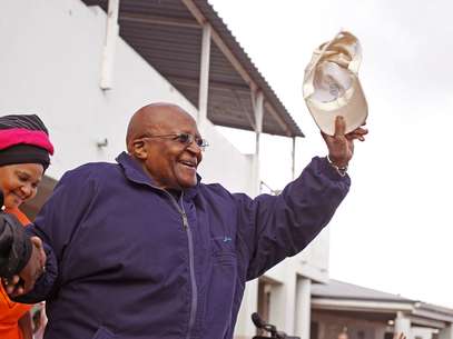 O arcebispo Desmond Tutu durante as celebrações do aniversário de Nelson Mandela, em 18 de julho, na Cidade do Cabo Foto: AP