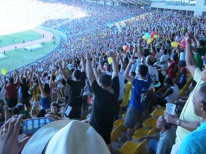 Apoio do torcedor no Castelão foi fundamental para vitória do Sampaio Corrêa sobre o Santa Cruz Foto: Clodoaldo Corrêa / Especial para Terra