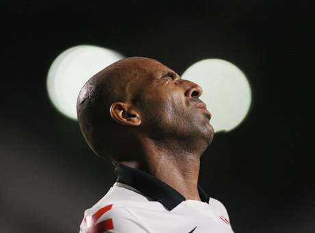 Perto do Botafogo, Emerson ainda não disse adeus a elenco