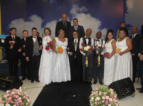 Cinco casais participaram da cerimônia Foto: Divulgação