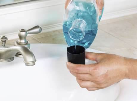 Especialistas não aconselham o uso rotineiro de antisséptico bucal Foto: Getty Images