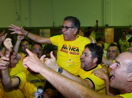 Carlos Miguel Aidar comemora vitória no conselho Foto: Djalma Vassão / Gazeta Press
