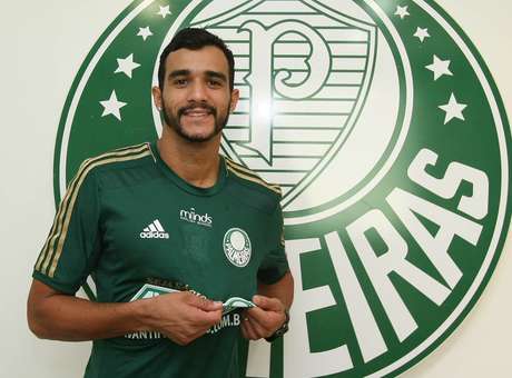 Palmeiras oficializa contratação de atacante ex-Santos