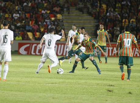 Sampaio vira sobre Palmeiras e aumenta pressão em Kleina