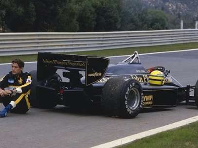 Barrichello postou foto de Senna na época em que o piloto estava na Lotus Foto: Instagram / Reprodução