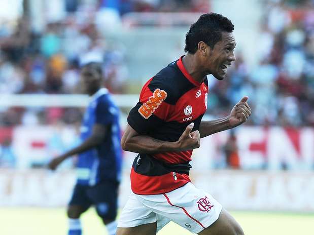 Hernane diz que pretende permanecer no Flamengo e espera que conversas evoluam Foto: Daniel Ramalho / Terra