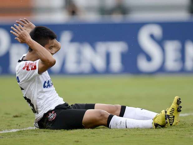 Zizao foi titular, mas não conseguiu ajudar o Corinthians a vencer nesta quarta Foto: Ricardo Matsukawa / Terra