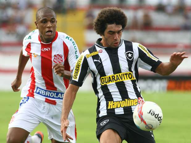 Bangu somou o primeiro ponto; Botafogo viu Vasco e Friburguense abrirem vantagem na liderança Foto: Paulo Sèrgio / Agência Lance