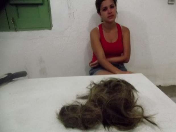 Mulher teve o cabelo cortado à força pelo marido durante uma discussão Foto: Polícia Militar / Divulgação