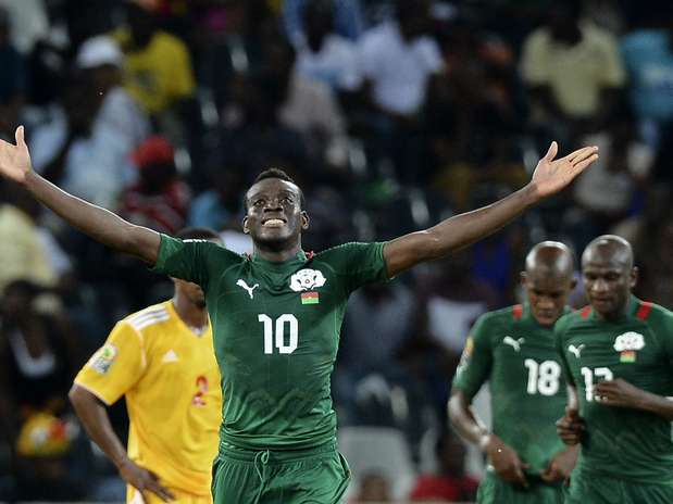 Burkina Faso goleou e se aproximou da vaga na Copa Africana Foto:  / AFP