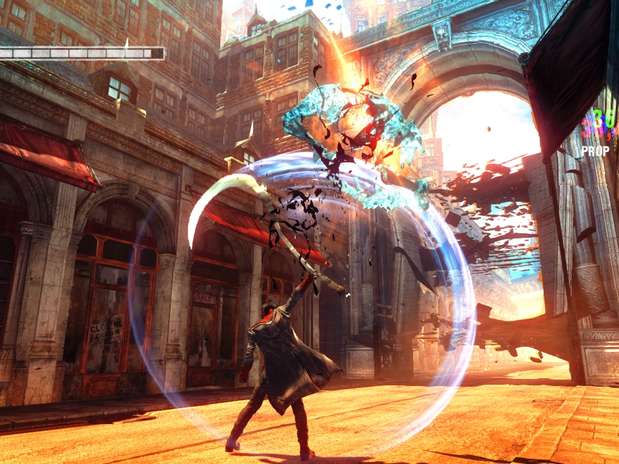 Deixando o enredo um pouco de lado e se entregando ao simples prazer de aniquilar os inimigos, 'DmC: Devil May Cry' é um excelente jogo. Mais imaturo e juvenil que nos outros jogos, Dante é um personagem fácil de gostar e dar risadas, com algumas boas piadas, como quando em esfregão cai em sua cabeça e o deixa com sua antiga cabeleira Foto: Divulgação