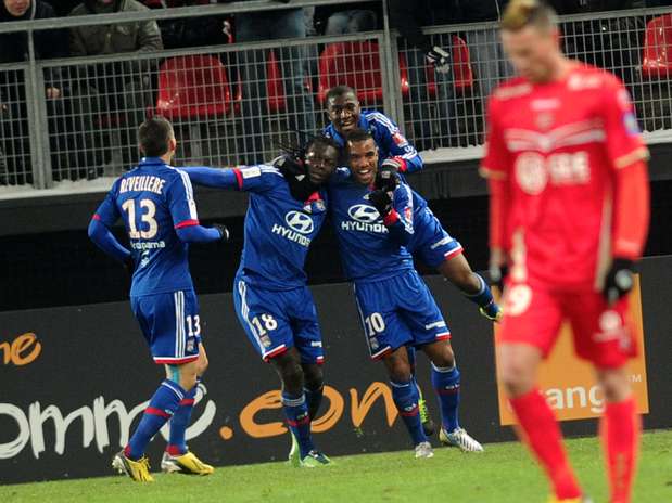 Lyon precisou de apenas 30 minutos para construir a vitória sobre o Valenciennes Foto:  / AFP