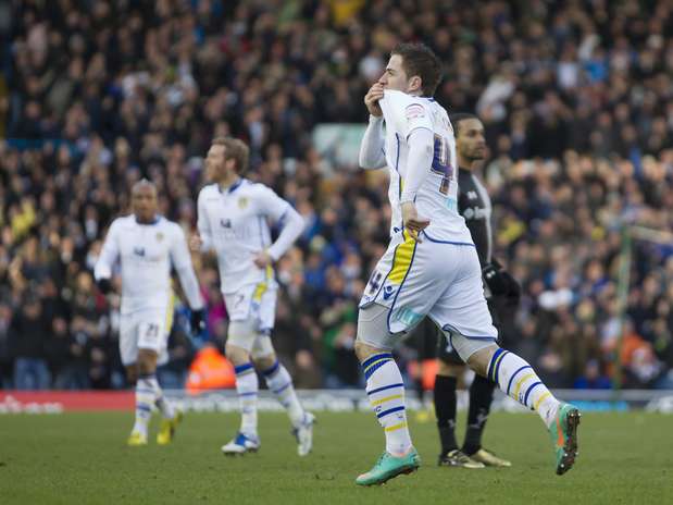 Logo aos 5min do segundo tempo, Ross McCormack marcou o segundo gol do Leeds no jogo Foto:  / AP