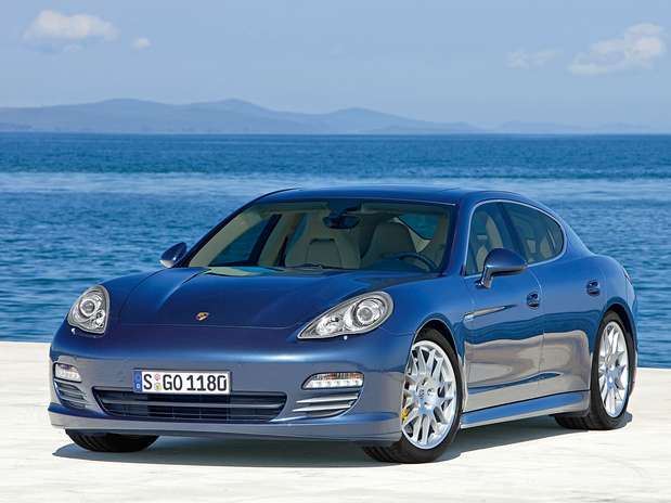 Empresas poderão alugar veículos de luxo, como o Porsche Panamera Foto:  / Divulgação