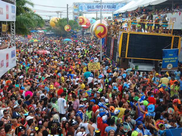 Considerado pelo Guinness Book o maior bloco carnavalesco do mundo, Galo da Madrugada deve reunir este ano 1,5 milhão de pessoas nas ruas do Recife Foto:  / Marcelo Soares/PrimaPagina/Divulgação
