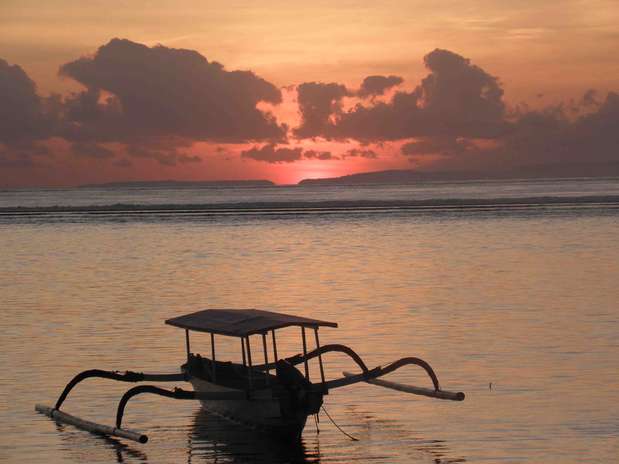 Entre as mais de 17 mil ilhas que formam a Indonésia, Bali se destaca pela beleza de suas paisagens montanhosas, suas praias paradisíacas e sua preservada cultura local.  Curtir um pôr-do-sol a dois em praias de areia branca como Padang-Padang pode ser um dos momentos mais inesquecíveis de uma viagem a dois para Bali Foto: Turismo de Puerto Rico / Divulgação