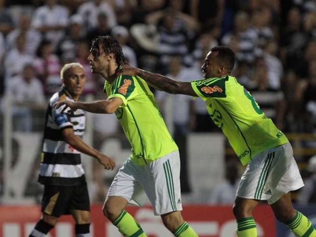 Henrique fez dois gols e salvou o Palmeiras de derrota Foto: Celio Messias / Agência Lance