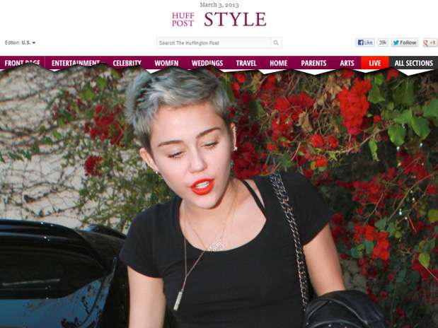 Miley Cyrus foi clicada com mechas azuis no cabelo Foto: Reprodução
