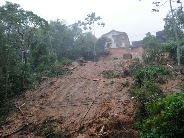 As fortes chuvas que atingiram a cidade, na região serrana, provocaram inundações e deslizamento de terra Foto: Tânia Rego / Agência Brasil