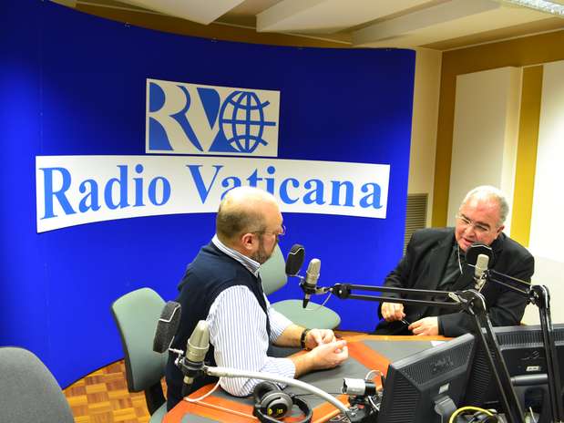 Tempesta concende entrevista no estúdio Karol Woytja da Rádio Vaticano Foto: Rafael Belincanta / Especial para Terra
