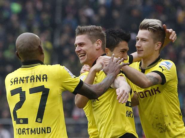 Piszczek fez um dos gols do Dortmund na vitória sobre o Stuttgart Foto: Reuters