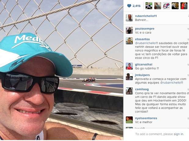 Em foto de rede social, Barrichello posa no circuito do Sakhir, onde participa da transmissão de prova Foto: Instagram / Reprodução