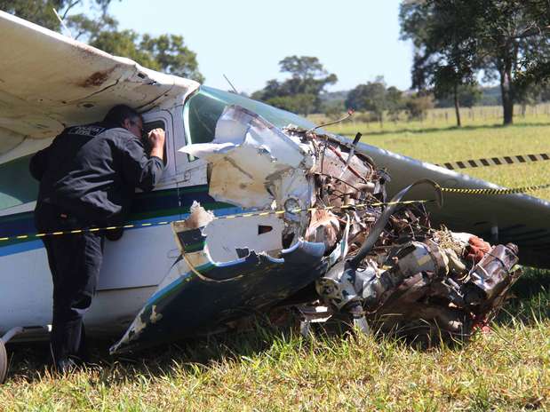 O acidente ocorreu por volta das 9h45 e a causa seria uma pane no motor da aeronave Foto: Moisés Palácios / Futura Press
