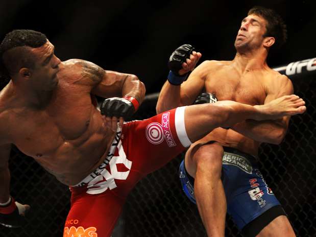 BELFORT ACERTA LUTE GIRATÓRIO E VENCE AMERICANO POR NOCAUTE  NO UFC DE JARAGUÁ DO SUL – veja fotos