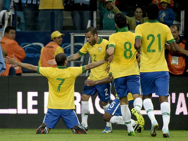 Lucas comemora depois de fazer gol de pênalti que encerrou o placar por 3 a 0 Foto: Ricardo Matsukawa / Terra Lucas comemora depois de fazer gol de pênalti que encerrou o placar por 3 a 0 Foto: Ricardo Matsukawa / Terra
