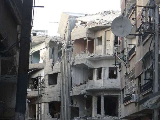 Imagem mostra destruição em Harasta, bairro de Damasco Foto: AFP