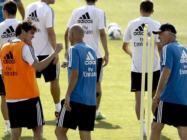 Astros como Kaká e Cristiano Ronaldo se apresentaram, mas jogadores da Copa das Confederações ganharam folga no primeiro trabalho do técnico italiano Carlo Ancelotti pelo Real Foto: EFE