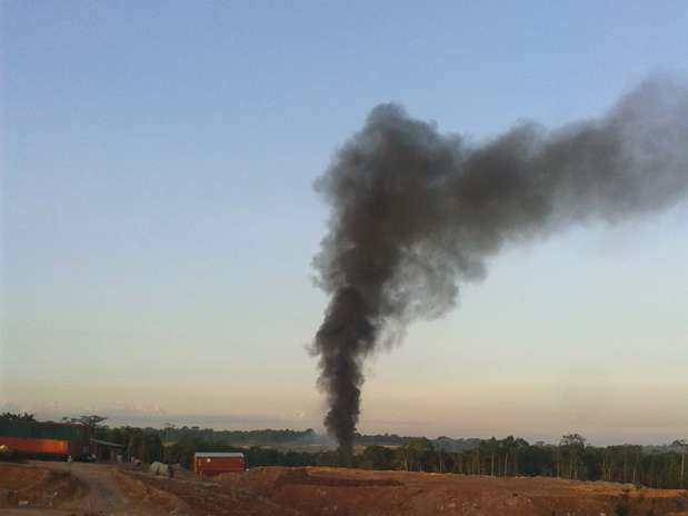 A fumaça provocada pela explosão da aeronave era vista de longe Foto: Especial para Terra