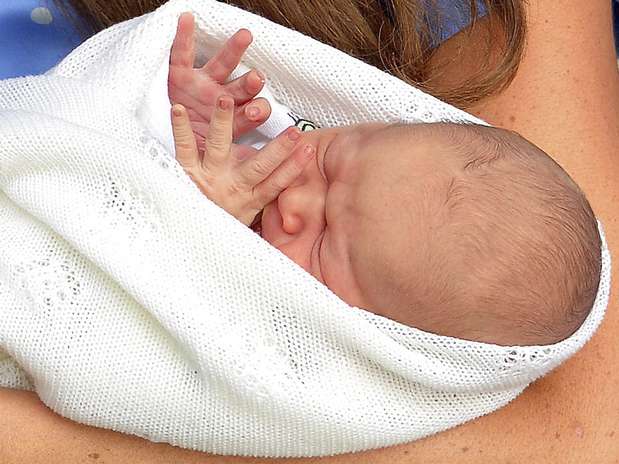 Bebê real é o terceiro na linha de sucessão ao trono britânico  Foto: AP