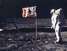 Buzz Aldrin aparece ao lado da bandeira dos Estados Unidos plantada na superfície da Lua. De acordo com a Nasa - agência espacial americana - as bandeiras plantadas na Lua pelos astronautas das missões Apollo estão, em sua maioria, ainda de pé