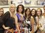 Com vestido estampado, F�tima Bernardes confere inaugura��o Foto: AgNews