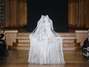 O vestido de noiva de Yiqing Yin, com suas estruturas e tramas, mostra um trabalho conceitual - que deve se restringir à passarela Foto: Getty Images