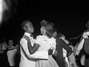 Jovens participam de um baile de estudantes em Bamaco  Foto: AFP